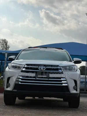 Toyota Highlander XLE 4x2 V6 (3.5L 6cyl 8A) 2018 White