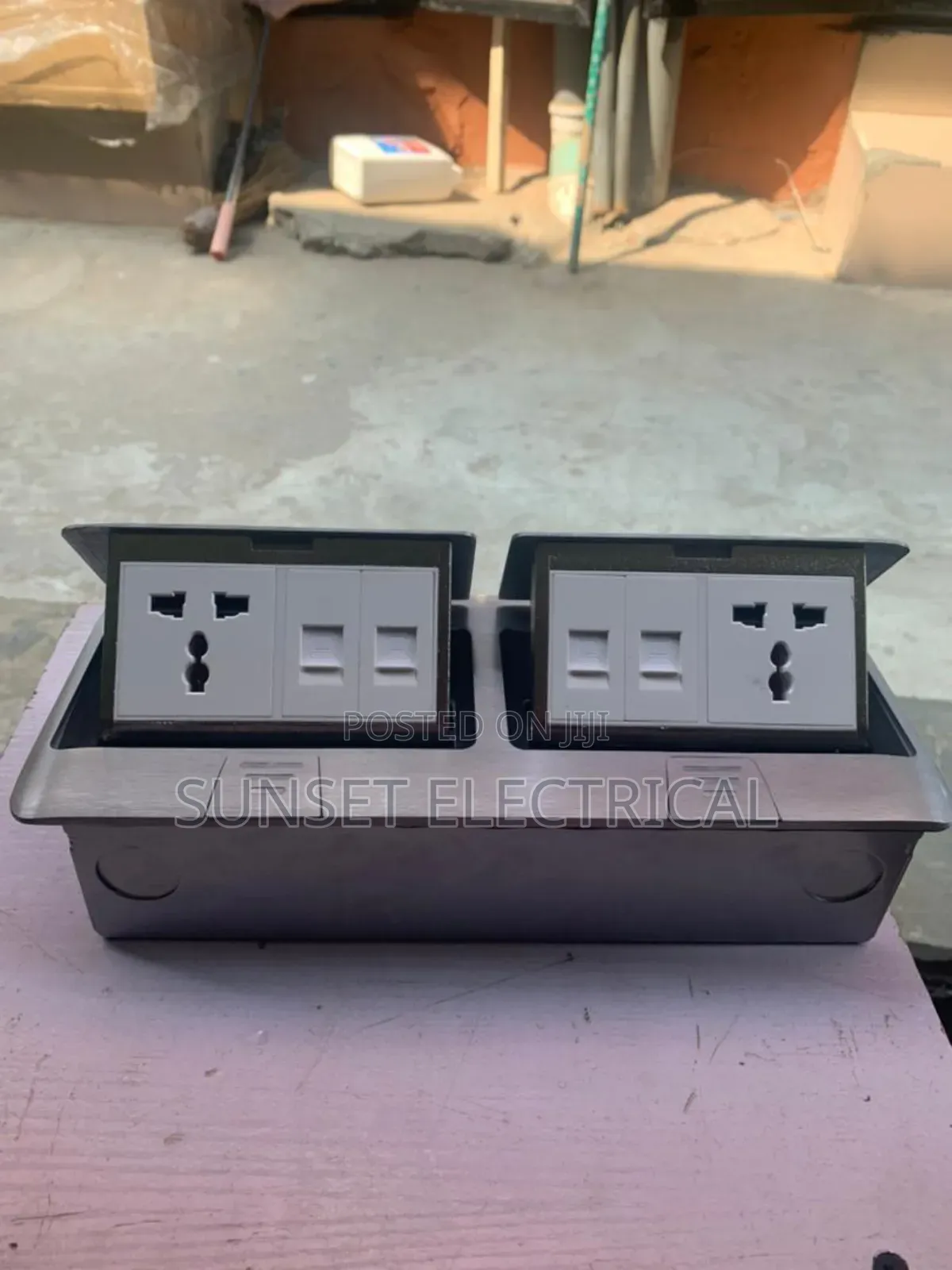 Floor Socket With 2 Socket and 4 Data