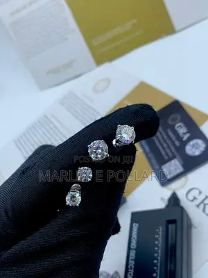 Vvs1 Moissanite Unisex Studs