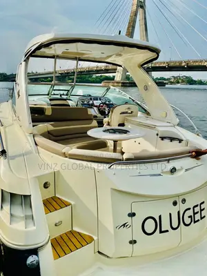 Luxury 20 Seaters Cruise Boat With Excellent Facilities