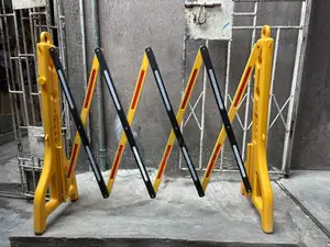 Expandable & Retractable Barricade