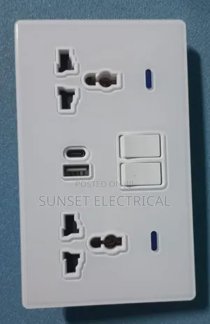 13amps Double Socket With Usb Port+Type C Mouth