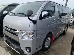 Toyota HiAce 2014 Silver