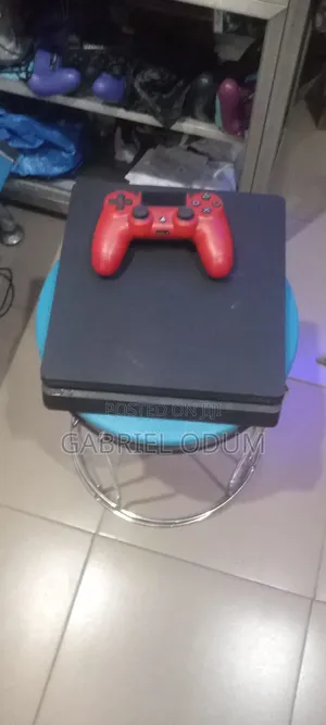Ps4 Slim With 1 Control Pads and 10games