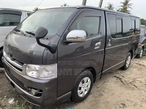 Toyota HiAce 2016 Black