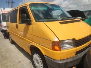 Volkswagen Transporter 2004 Yellow