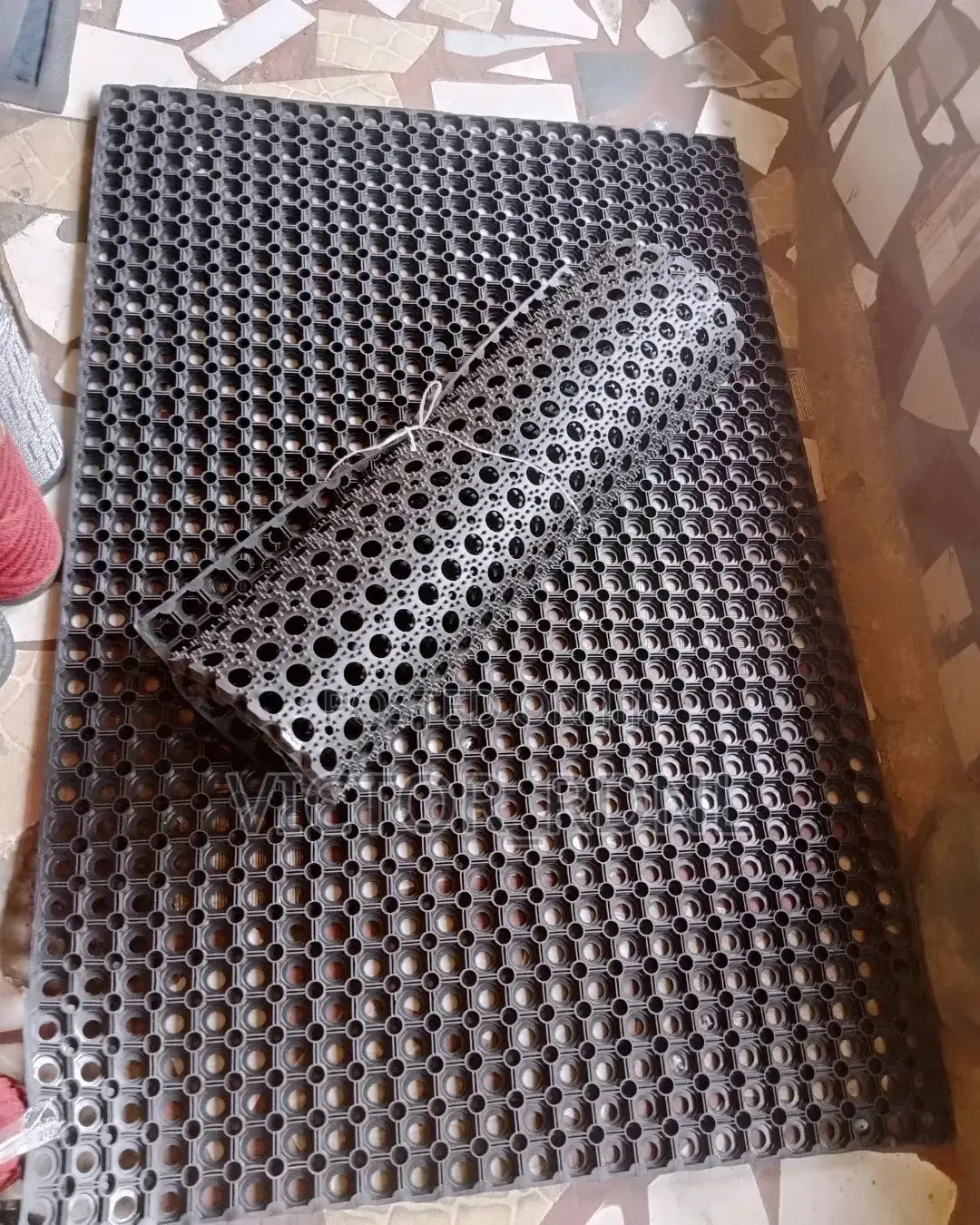 Hole Foot Mat