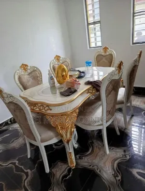 High Quality Centre Table for Dining Room
