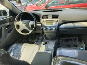 Toyota Camry LE 4dr Sedan (2.5L 4cyl 6A) 2011 Silver