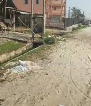 Commercial Land of 100 by 80 in Ughelli Town Busy Location