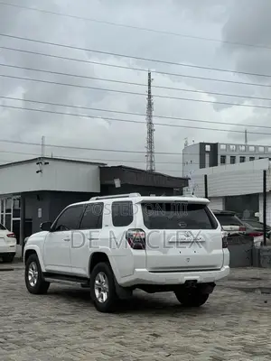 Toyota 4-Runner SR5 4dr SUV (4.0L 6cyl 5A) 2015 White