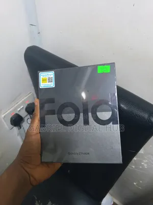 New Samsung Galaxy Z Fold4 256 GB Gold