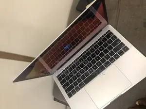 Laptop Apple MacBook Pro 2017 16GB Intel Core I7 SSD 256GB