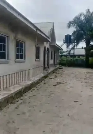 3bdrm Bungalow in Okogbe Otovwodo Axis, Warri for sale