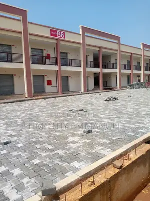 Ultra Modern Market 32 Square Meters Shop for Sale