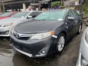 Toyota Camry XLE 4dr Sedan (2.5L 4cyl 6A) 2013 Gray