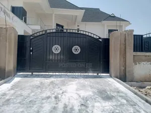 House Gate Black