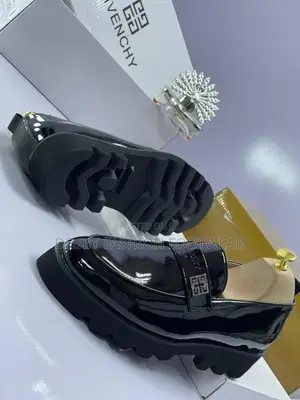 Givenchy Shinning Leather Shoe