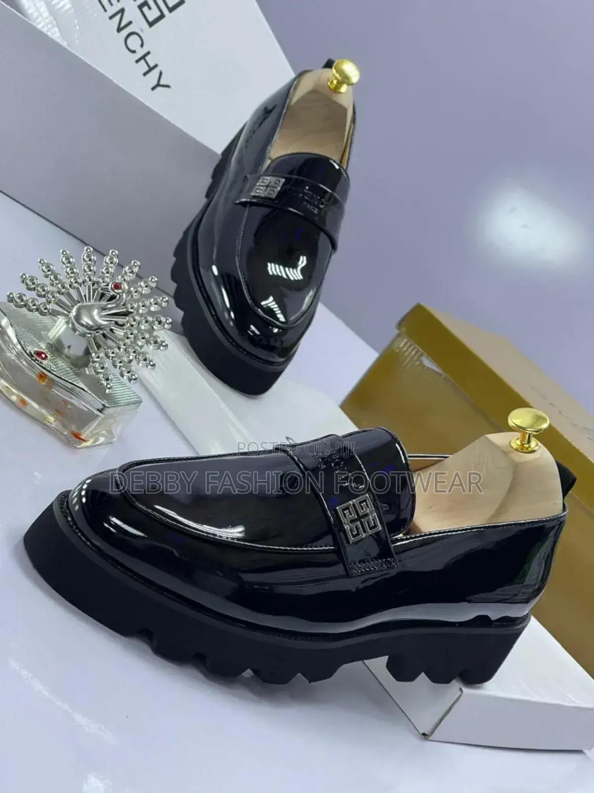 Givenchy Shinning Leather Shoe