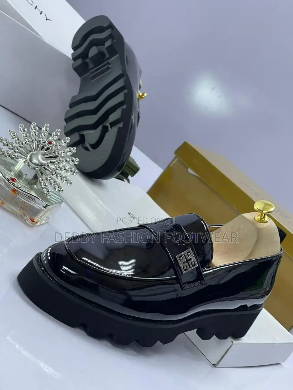 Givenchy Shinning Leather Shoe
