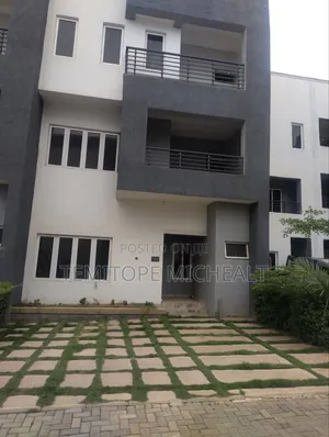 4bdrm Townhouse/Terrace in Mabushi for sale