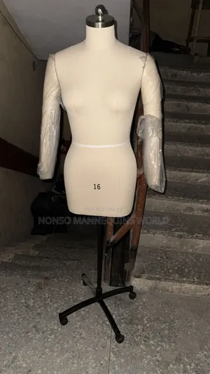 Fully Pinnable Size 16 Body Form With Hands