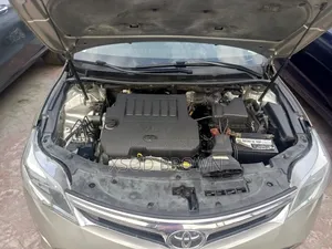 Toyota Avalon Limited Sedan FWD (3.5L 6cyl 6A) 2013 Gold