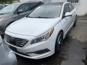 Hyundai Sonata Limited w/Brown Leather 4dr Sedan (2.4L 4cyl 6A) 2015