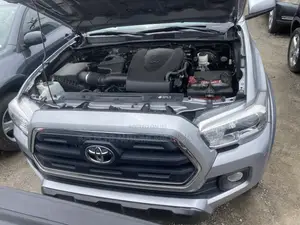 Toyota Tacoma SR5 2017 Gray