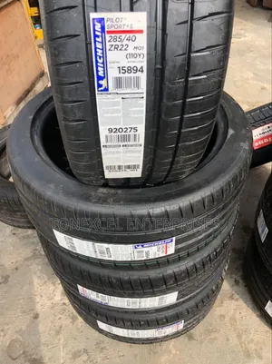285/40/22 Michelin