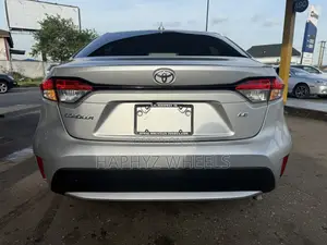 Toyota Corolla LE 2021 Silver
