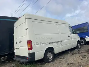 Volkswagen LT 2000 Yellow