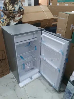 Sleek Aeon Ars100b Mini Refrigerator