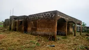 5bdrm Penthouse In Oluyole Estate For Sale