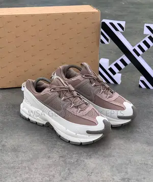 Nike Zoom Vomero 5 Roam Brown Sneakers