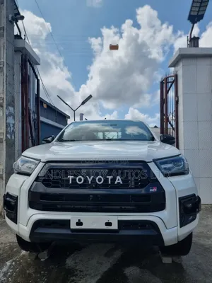 New Toyota Hilux 2022 White