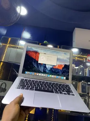 Laptop Apple MacBook Air 2017 8GB Intel Core I7 SSD 256GB