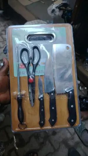 Knife Set With Chopping Board