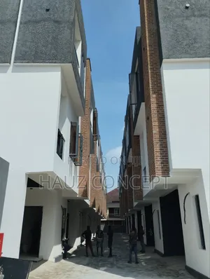 4bdrm Townhouse/Terrace in Ologolo for Sale