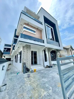 5bdrm Duplex in Chevron for sale