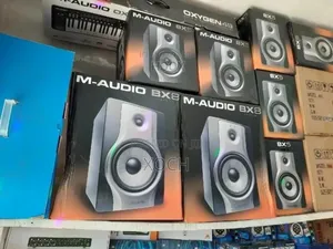 M-Audio Bx8 Carbon Studio Monitor – Pair