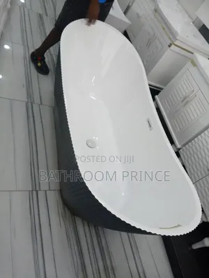 Black and White Freestanding Acrylic Bathtub