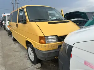 Volkswagen Transporter 2005 Yellow