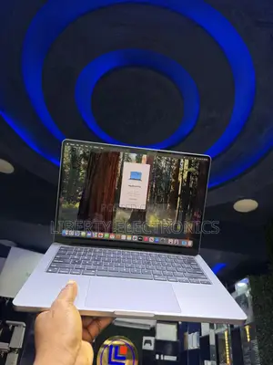 Laptop Apple MacBook Pro 2023 M3 14-Inch 8GB Apple M3 SSD 1T