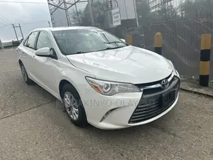 Toyota Camry LE 4dr Sedan (2.5L 4cyl 6A) 2017 White