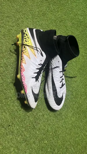 Nike Hypervenom Phantom Ii Soccer Cleats. (46)