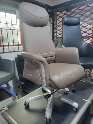 Durable Construction Swivel Office Chair