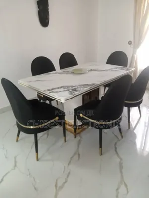 6 People Dainig Table and Chairs