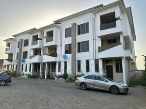 Exquisite 5-Bedroom Detached Duplex With Premium Finishes