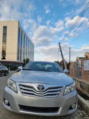Toyota Camry LE 4dr Sedan (2.5L 4cyl 6AM) 2010 Silver